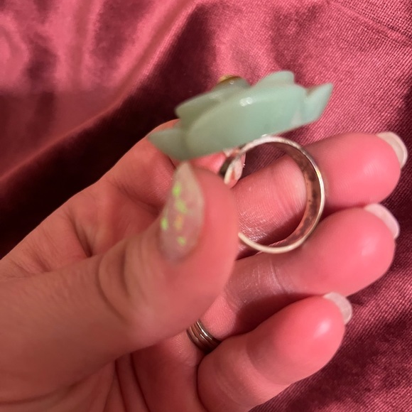 NWT oversized sea foam green flower ring - Picture 4 of 4